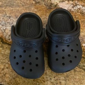 Baby crocs black size 4